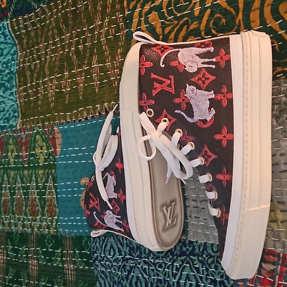 Authentic LV Catogram women's Stellar hi tops size 37 ***Rare*** - Picture 3 of 8